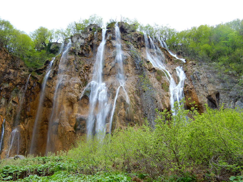 großer Wasserfall
