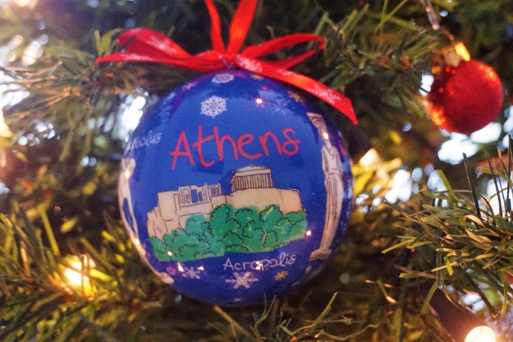 Athen Reisemomente am Weihnachtsbaum