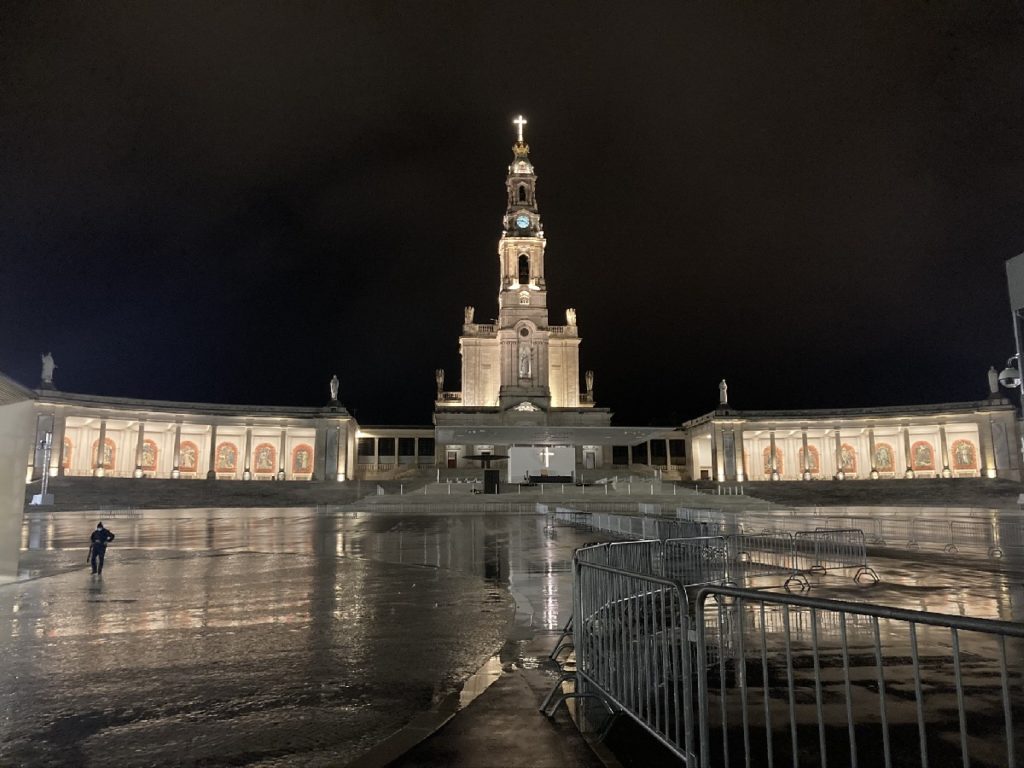 Wallfahrtsort Fatima bei Nacht