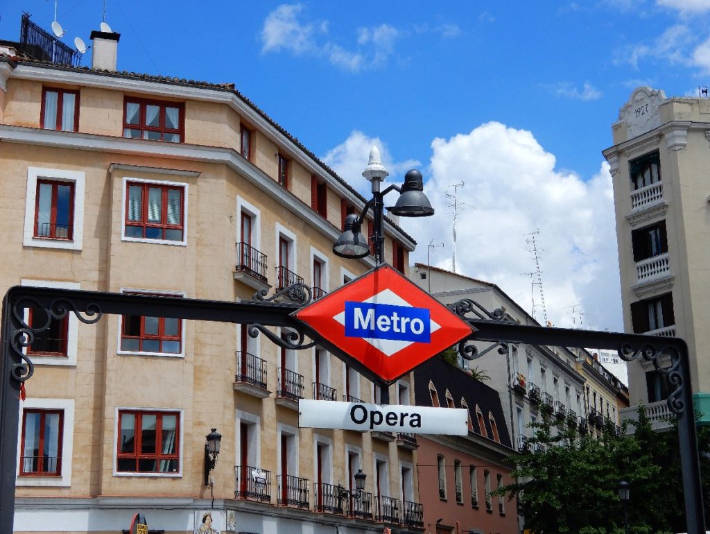 Metrostaton Opera