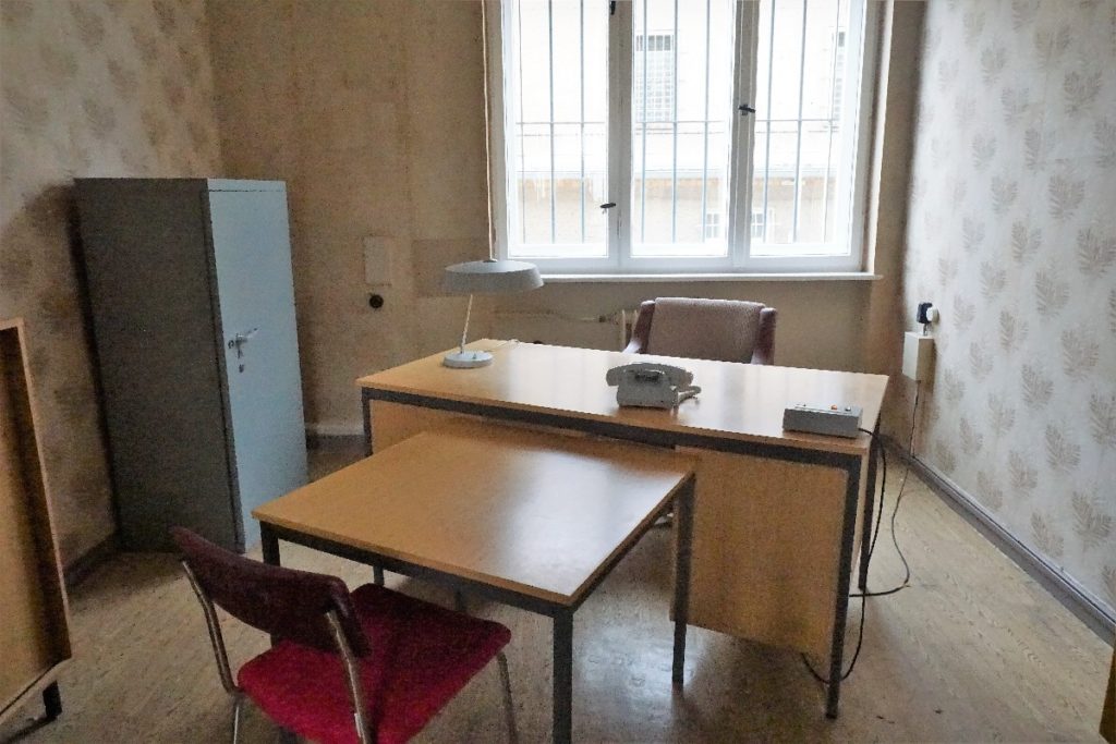Verhörraum Stasi Gefängnis Berlin