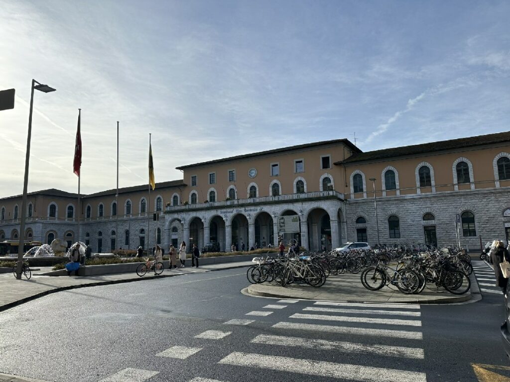 Pisa Bahnhof im Stadtzentrum