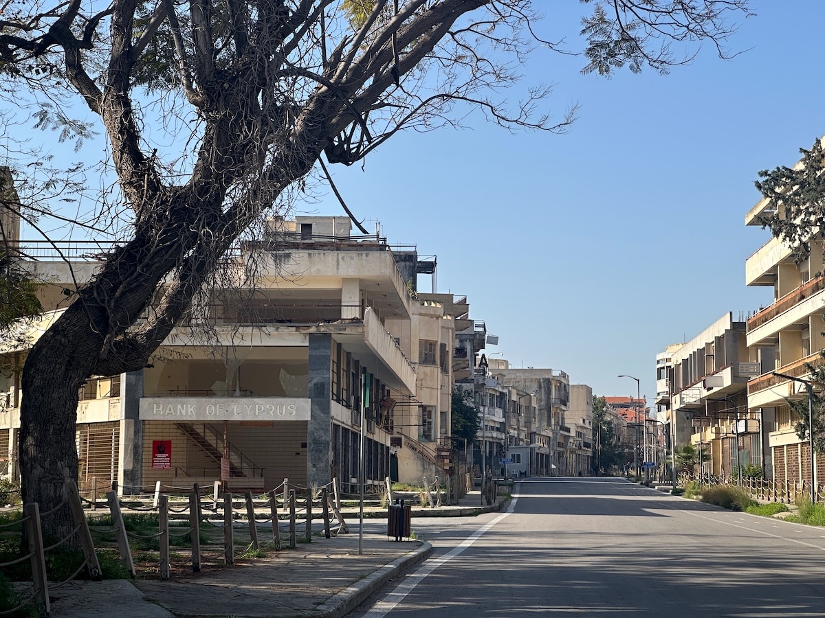 einsame Straße Varosha