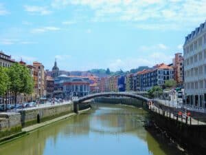 Nervion Fluss in Bilbao