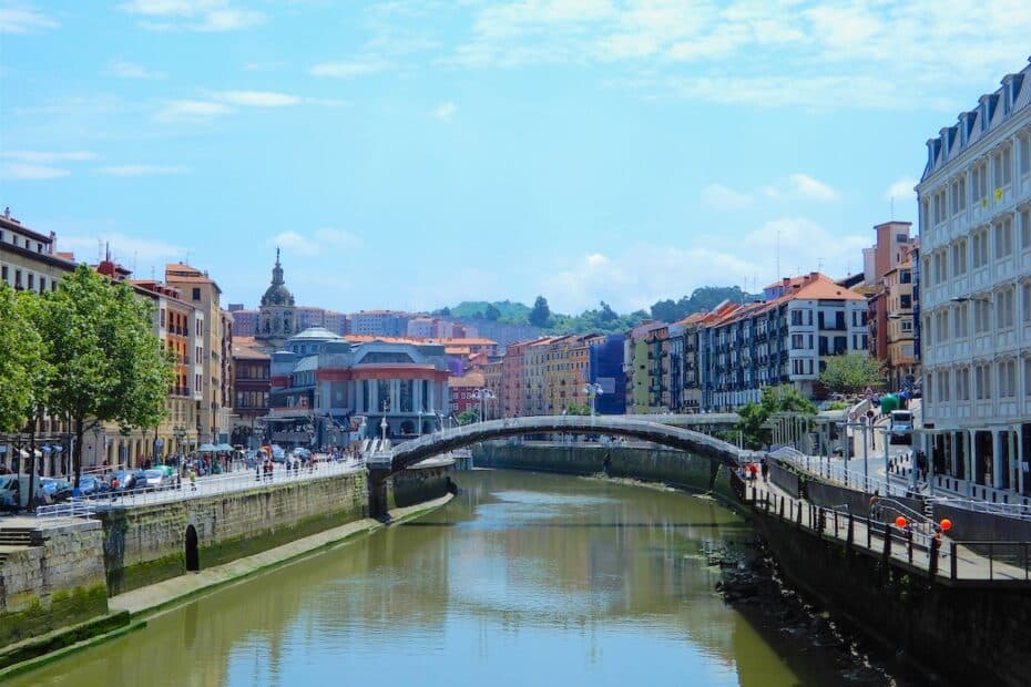 Nervion Fluss in Bilbao