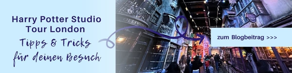 Innenansicht des Harry Potter Studio Tours mit Requisiten und Kulissen aus den Filmen.
