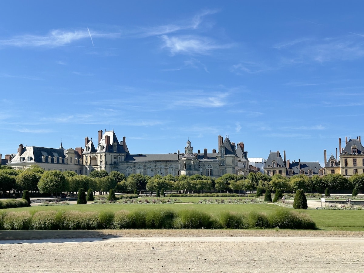 Schloss Fontainebleau im Sommer
