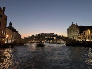 Canale Grande mit dem Vaporetto in Venedig