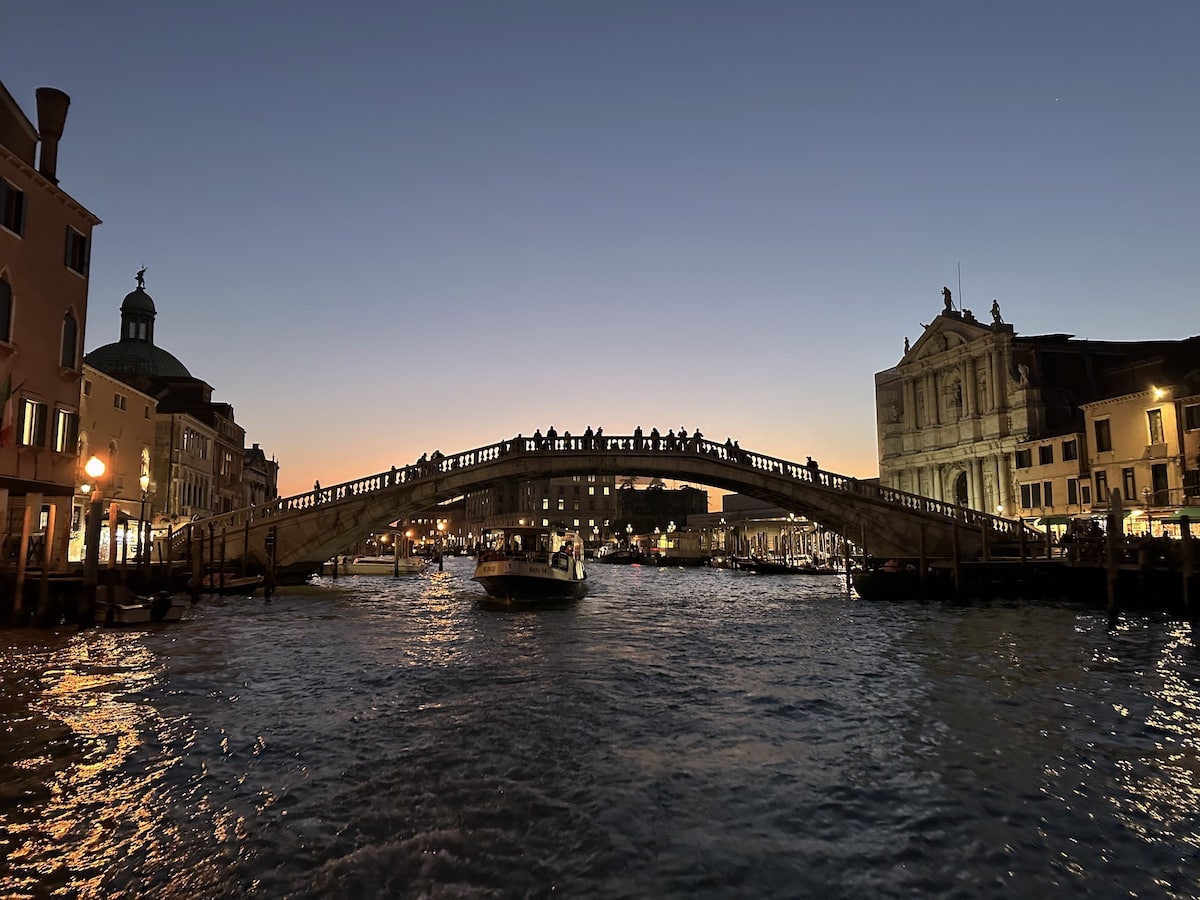 Canale Grande mit dem Vaporetto in Venedig