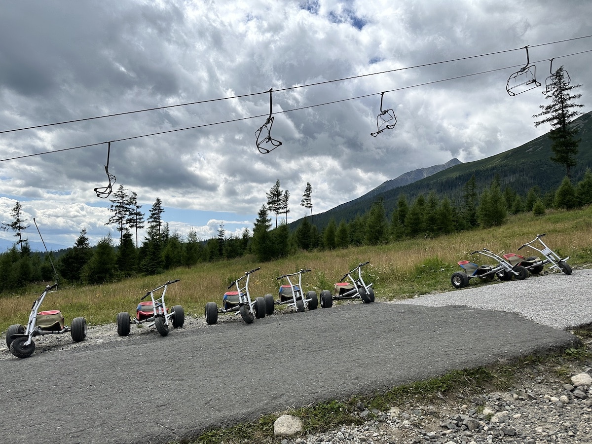 Go Karts für den Weg nach unten ins Tal Tatranská Lomnica