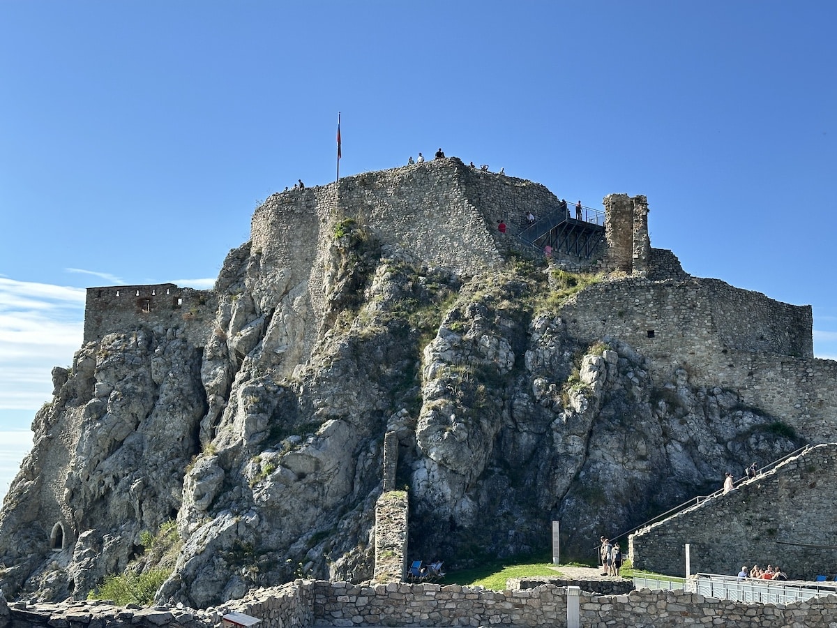 Burgfelsen Theben an der Donau
