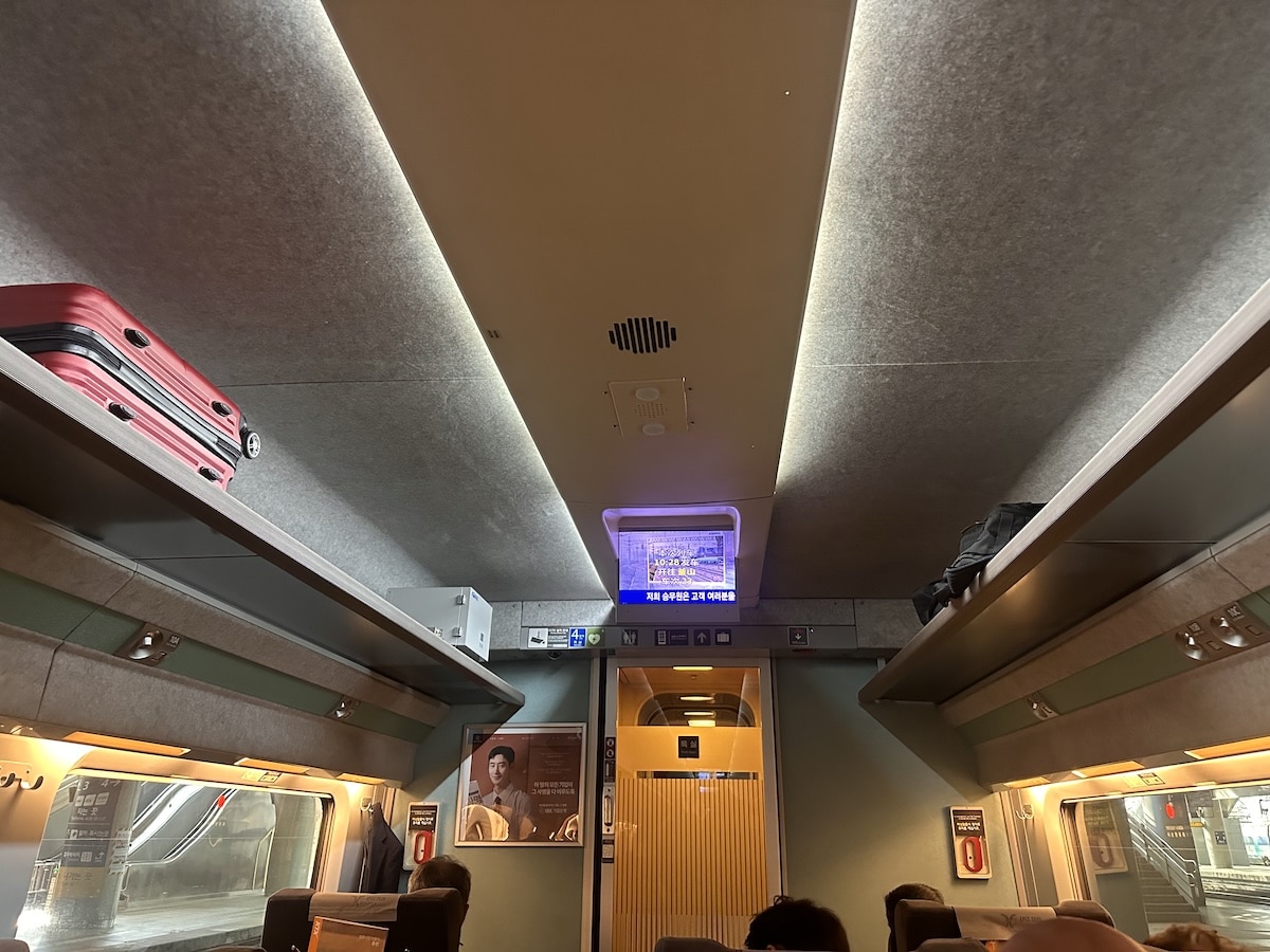 Gepäckablage im KTX Zug 1. Klasse Korea zugfahren