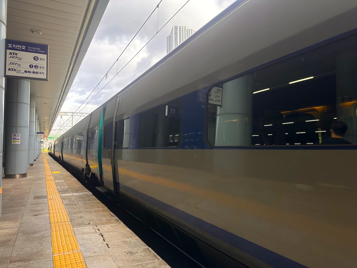 KTX Zugfahren in Korea