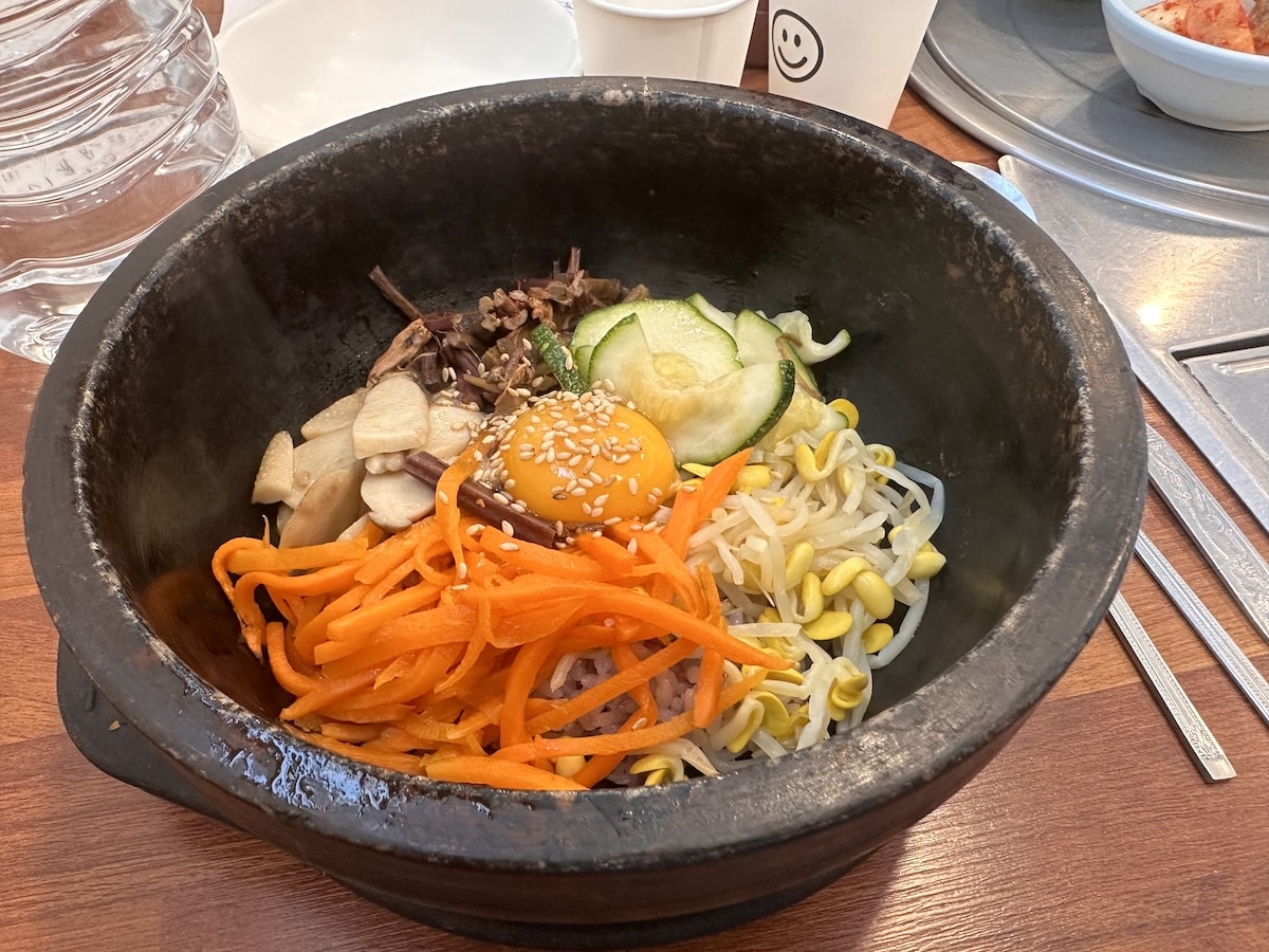 Bimbap Essen kostet etwa 7 Euro in Südkorea