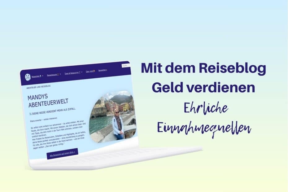 Laptop mit einem Screenshot des Reiseblogs 'Mandys Abenteuerwelt', der Informationen über Einnahmequellen bietet.