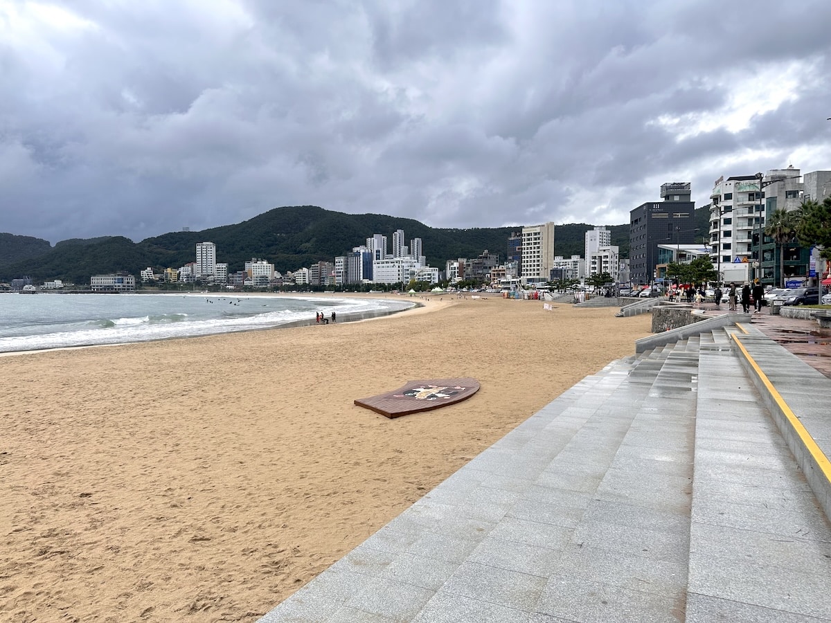 Regen im Herbst in Südkorea - Strand