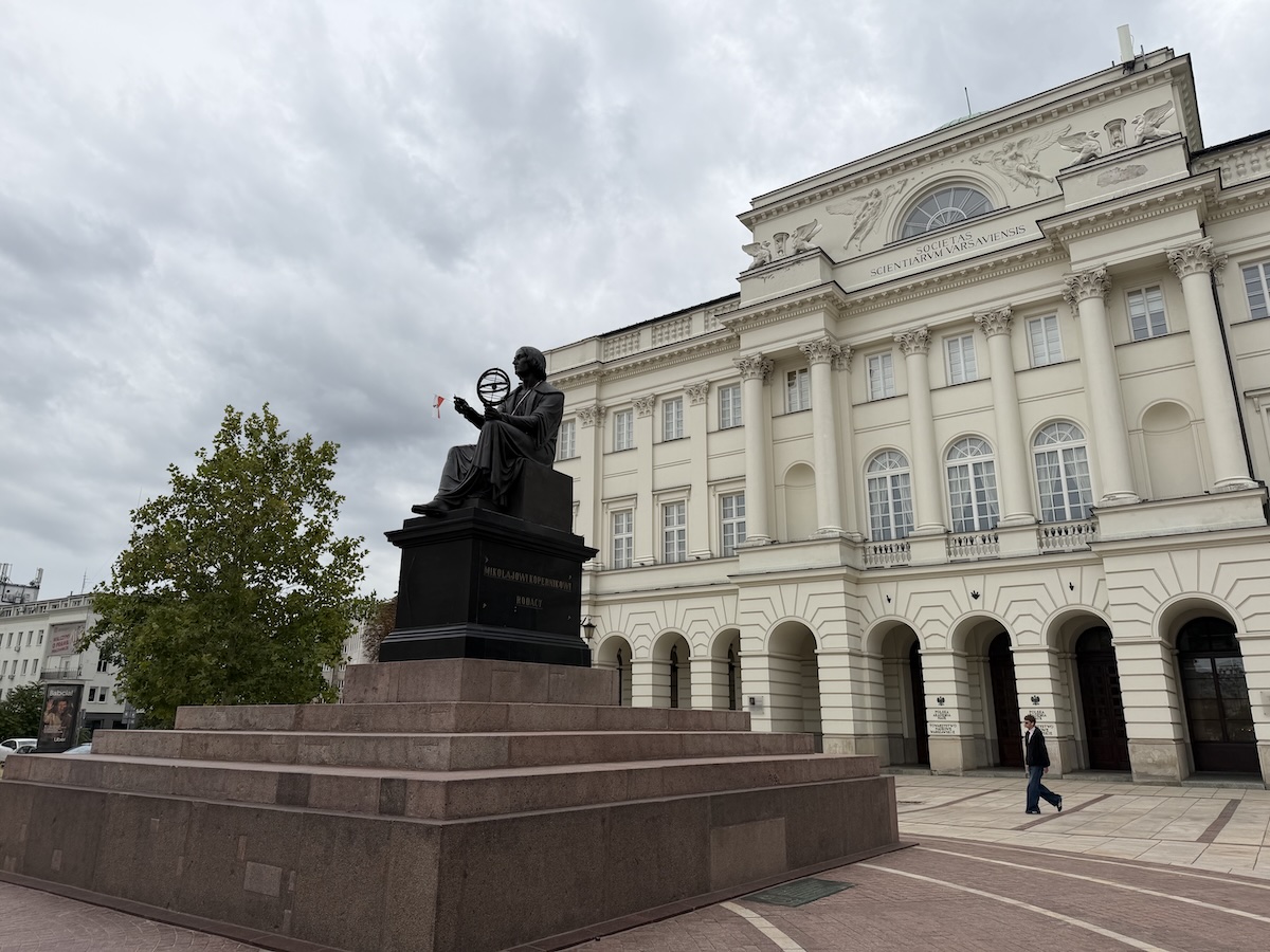Kopernikus-Denkmal vor dem Staszic-Palast am Königsweg in Warschau