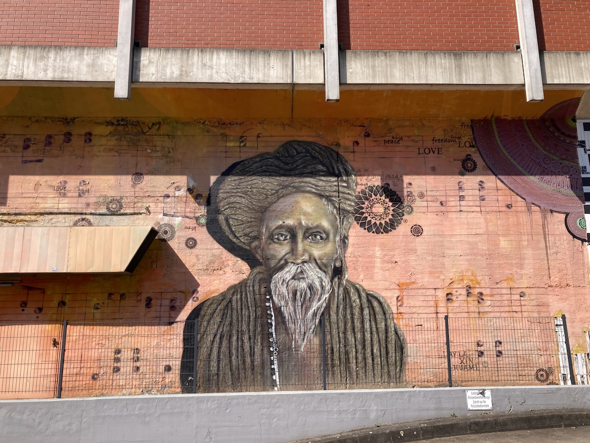 Mural von Layla Xing und Huami in Köln-Ehrenfeld