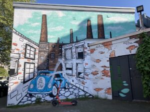 Streetart mit alten Fabrikgebäuden in Köln-Ehrenfeld